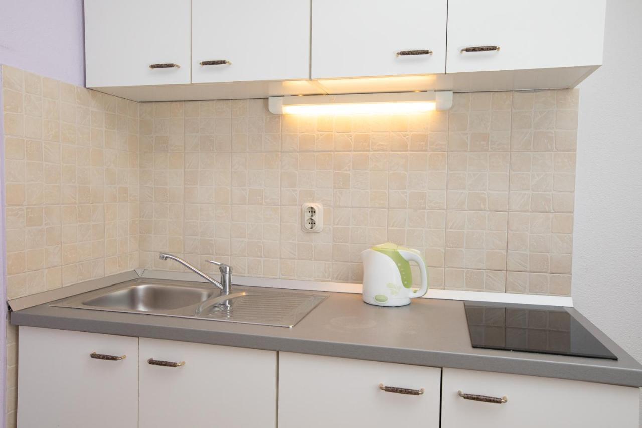 Vega Apartments Podgora Bagian luar foto