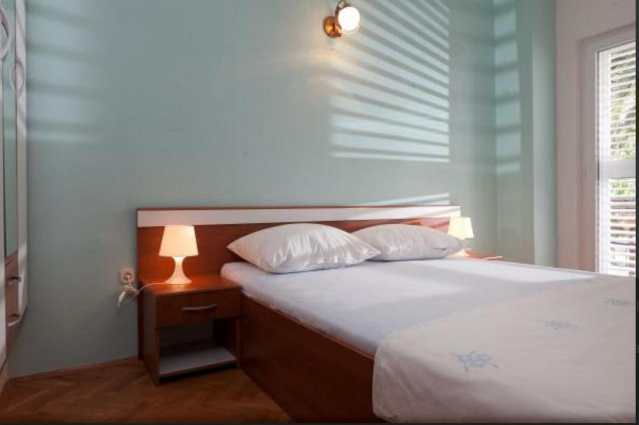 Vega Apartments Podgora Bagian luar foto